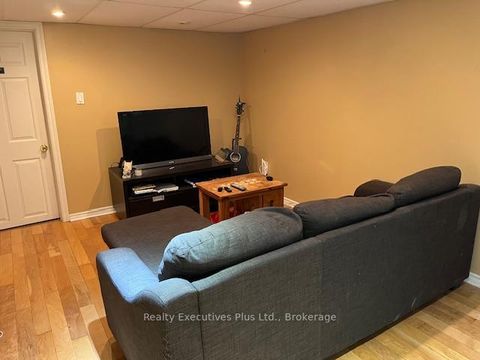 Photo 19 at 122 Hawthorne Road, CO Central, Oakville