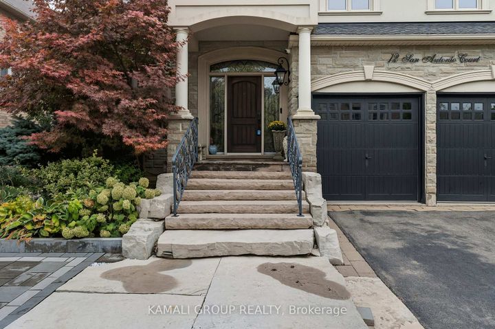 Photo 2 at 12 San Antonio Court, Oak Ridges, Richmond Hill