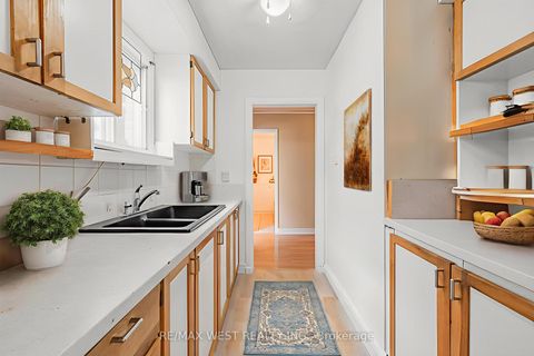 Photo 2 at 15 - 2 Dailing Gate, Malvern, Toronto
