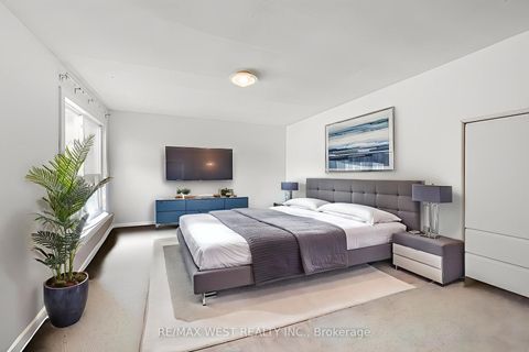 Photo 4 at 15 - 2 Dailing Gate, Malvern, Toronto