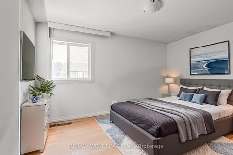 Photo 6 at 15 - 2 Dailing Gate, Malvern, Toronto