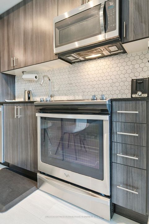 Photo 8 at 202 - 150 Sabina Drive, GO Glenorchy, Oakville