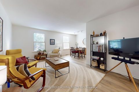 Photo 2 at 46 Merrylynn Drive, North Richvale, Richmond Hill