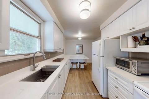 Photo 7 at 46 Merrylynn Drive, North Richvale, Richmond Hill