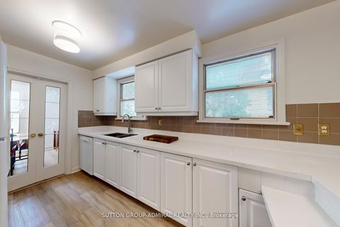 Photo 8 at 46 Merrylynn Drive, North Richvale, Richmond Hill