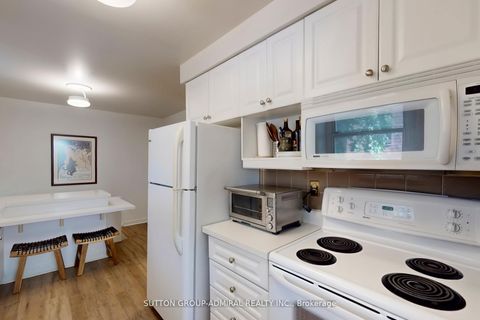 Photo 9 at 46 Merrylynn Drive, North Richvale, Richmond Hill