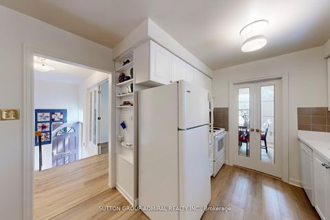 Photo 10 at 46 Merrylynn Drive, North Richvale, Richmond Hill
