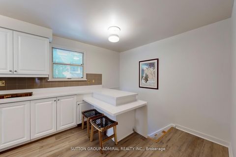 Photo 11 at 46 Merrylynn Drive, North Richvale, Richmond Hill