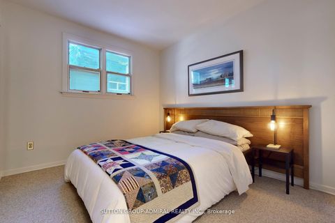 Photo 14 at 46 Merrylynn Drive, North Richvale, Richmond Hill