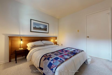 Photo 15 at 46 Merrylynn Drive, North Richvale, Richmond Hill