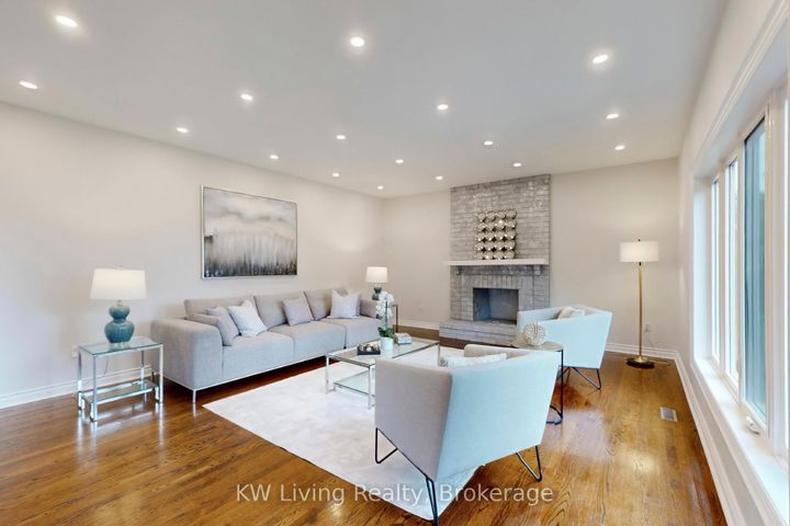 Photo 6 at 34 Glenarden Crescent, Bayview Hill, Richmond Hill