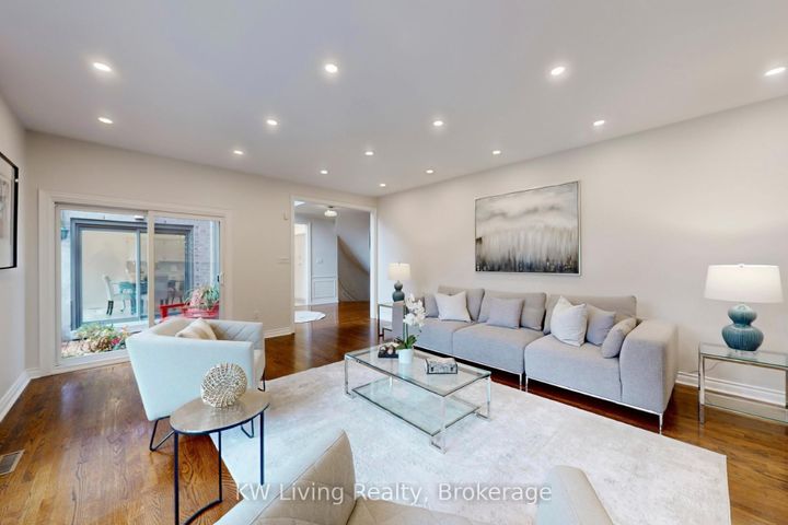 Photo 7 at 34 Glenarden Crescent, Bayview Hill, Richmond Hill