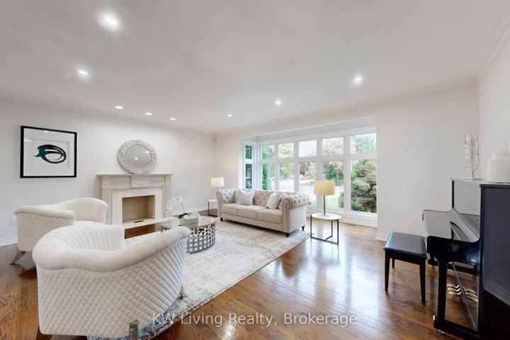 Photo 10 at 34 Glenarden Crescent, Bayview Hill, Richmond Hill