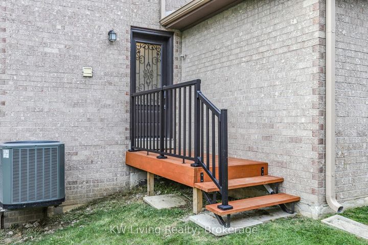 Photo 43 at 34 Glenarden Crescent, Bayview Hill, Richmond Hill