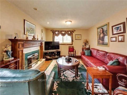 Photo 6 at 12 Eldorado Court, York University Heights, Toronto