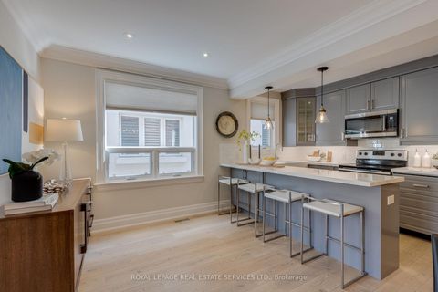 Photo 11 at 775 Millwood Road, Leaside, Toronto