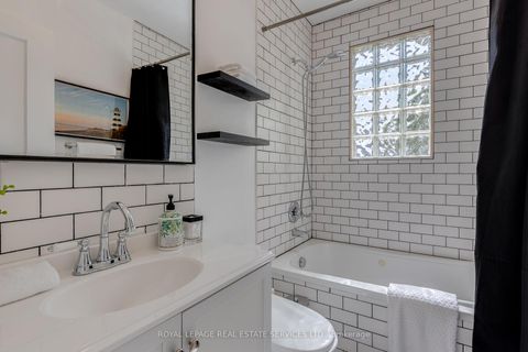 Photo 38 at 775 Millwood Road, Leaside, Toronto