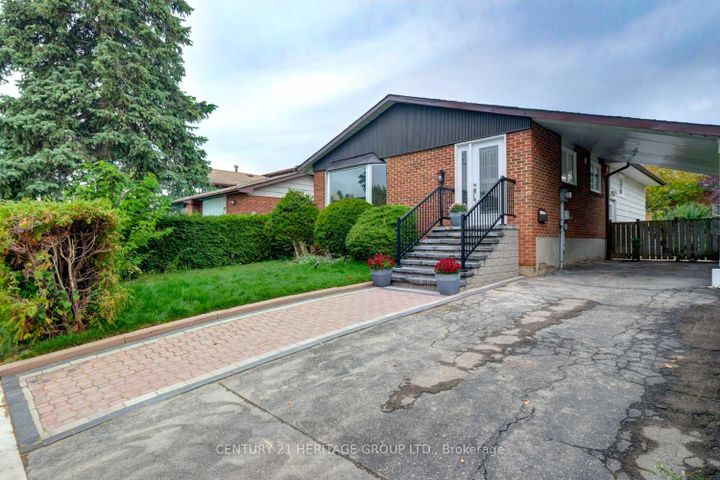 Photo 1 at 43 Howell Square, Malvern, Toronto