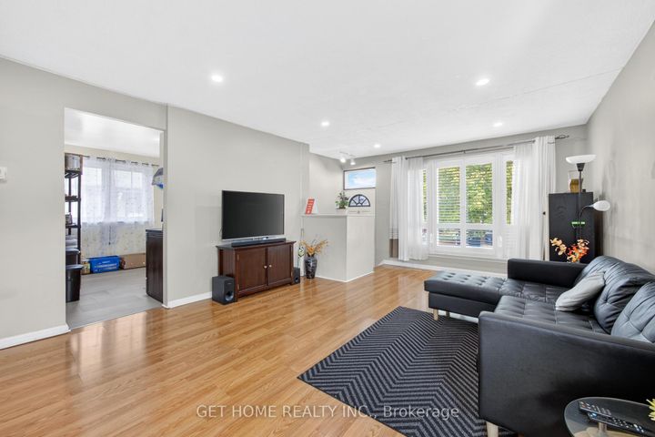 Photo 5 at 18 SHIER Drive, Woburn, Toronto