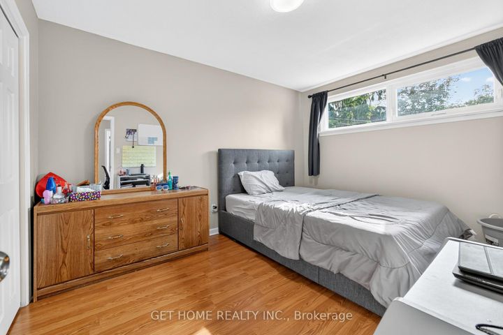 Photo 10 at 18 SHIER Drive, Woburn, Toronto