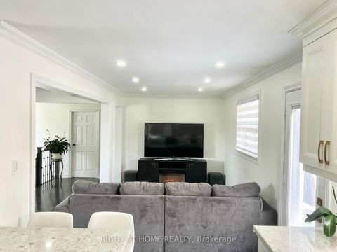 Photo 13 at 808 Sanok Drive, West Shore, Pickering