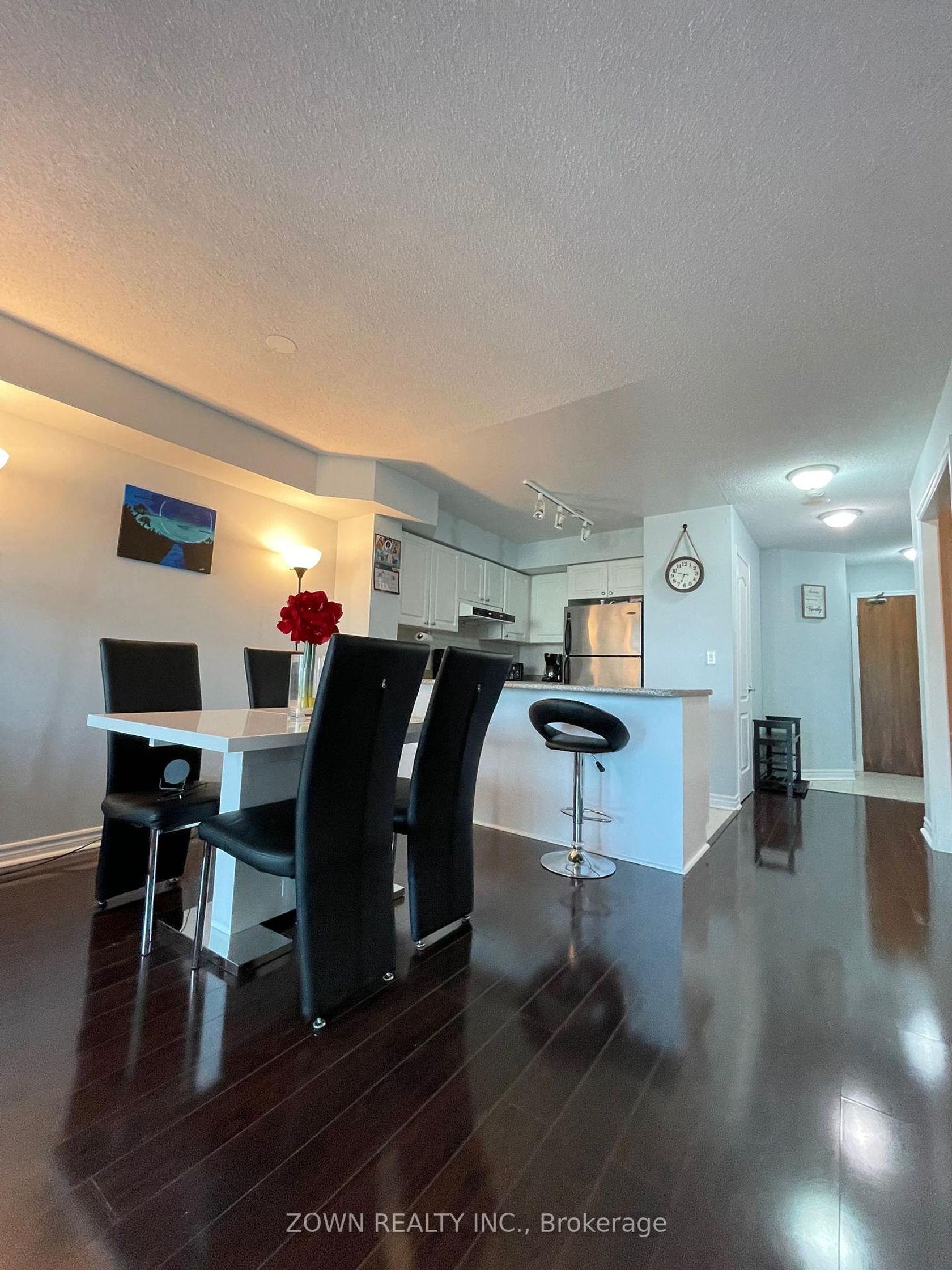813 - 33 Elm Drive W, City Centre, Mississauga by Loree Meneguzzi Real Estate 813 - 33 Elm Drive W, City Centre, Mississauga