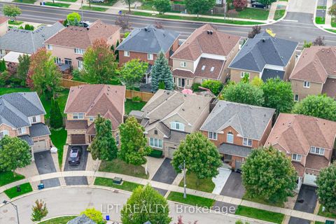 Photo 2 at 2270 Dunforest Crescent, WM Westmount, Oakville