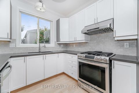 Photo 8 at 2270 Dunforest Crescent, WM Westmount, Oakville