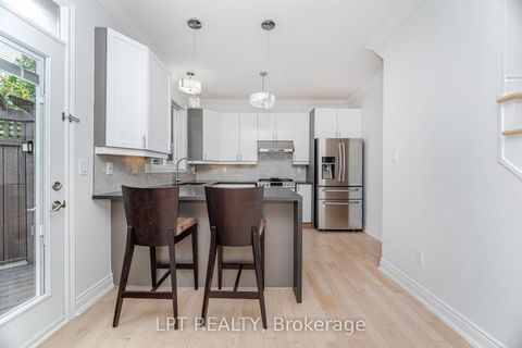 Photo 9 at 2270 Dunforest Crescent, WM Westmount, Oakville
