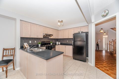 Photo 3 at 910 Oaktree Crescent, Summerhill Estates, Newmarket