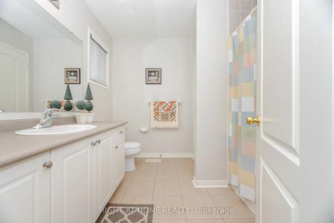 Photo 9 at 910 Oaktree Crescent, Summerhill Estates, Newmarket