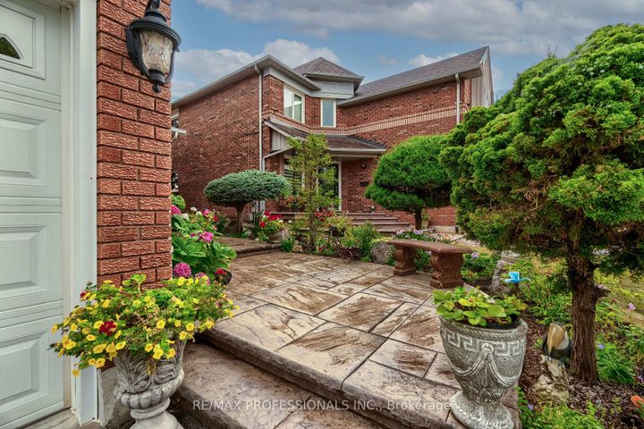 Photo 5 at 183 Barber Drive, Georgetown, Halton Hills