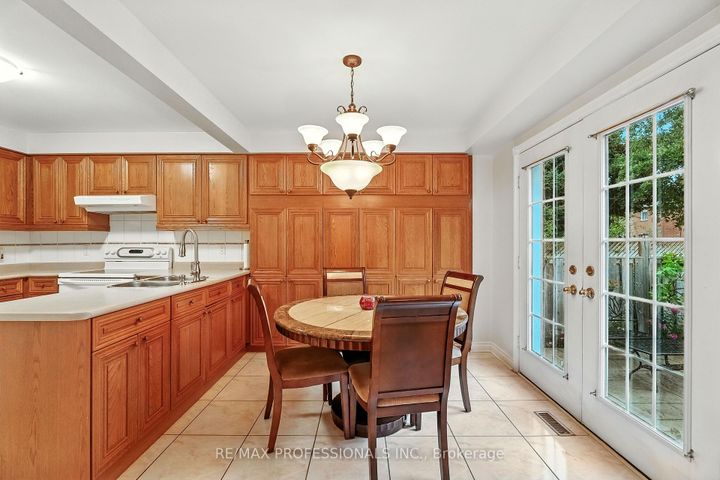 Photo 15 at 183 Barber Drive, Georgetown, Halton Hills