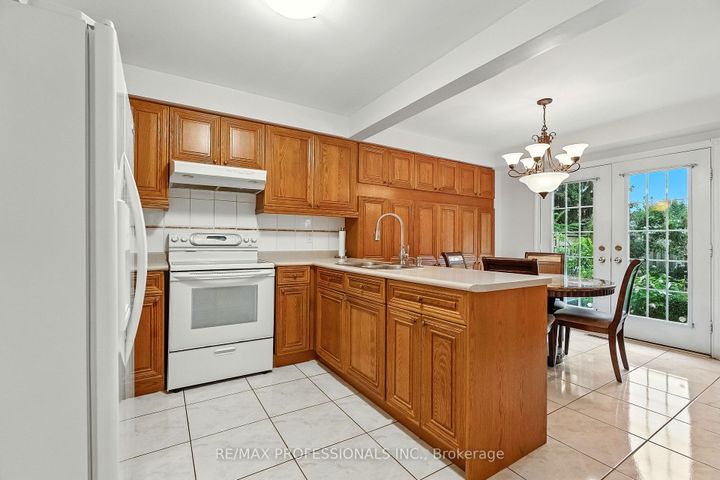 Photo 17 at 183 Barber Drive, Georgetown, Halton Hills