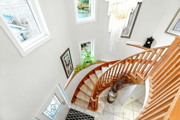 Photo 22 at 183 Barber Drive, Georgetown, Halton Hills