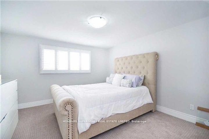 Photo 4 at 6 Farley Road, Fletcher's West, Brampton