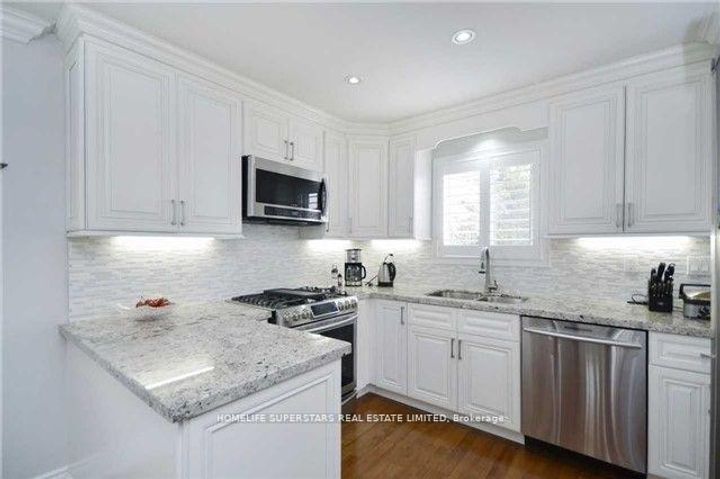 Photo 6 at 6 Farley Road, Fletcher's West, Brampton