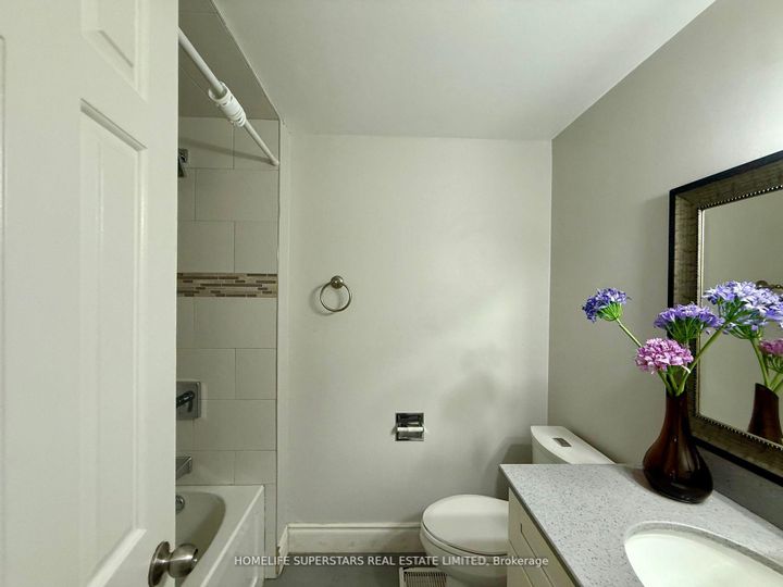 Photo 17 at 6 Farley Road, Fletcher's West, Brampton