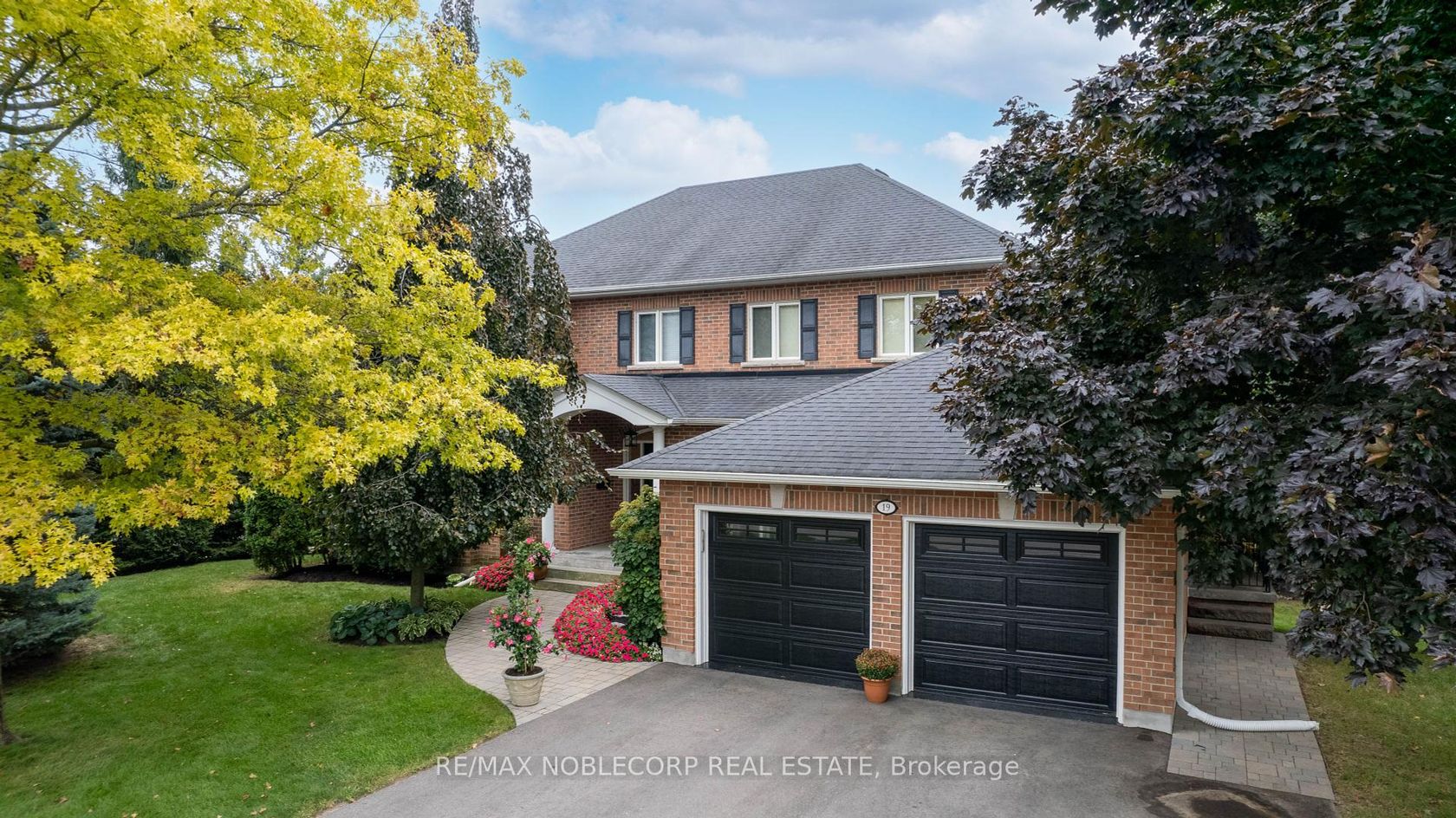 19 Stockdale Crescent, North Richvale, Richmond Hill by Loree Meneguzzi Real Estate 19 Stockdale Crescent, North Richvale, Richmond Hill