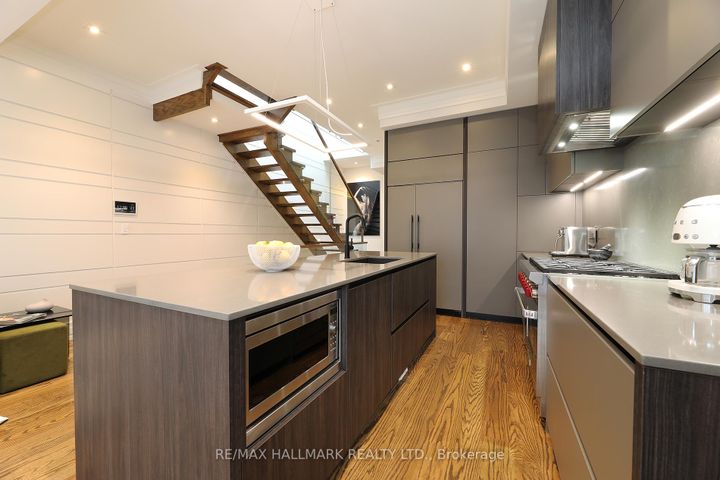 Photo 11 at 159 Roe Avenue, Nortown, Toronto