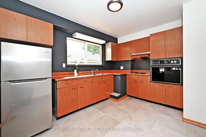 Photo 22 at 16 Cathedral Road, Brampton East, Brampton