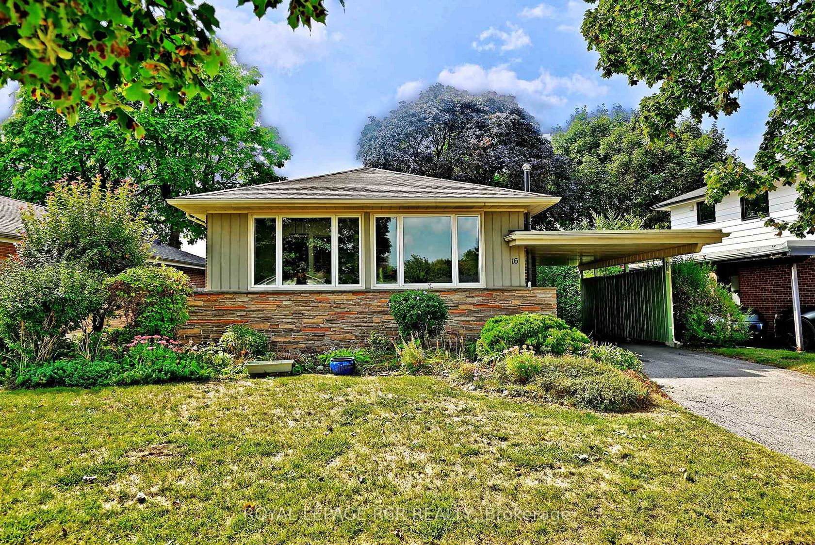 16 Cathedral Road, Brampton East, Brampton 2