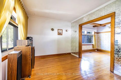Photo 4 at 39 Kelsonia Avenue, Cliffcrest, Toronto