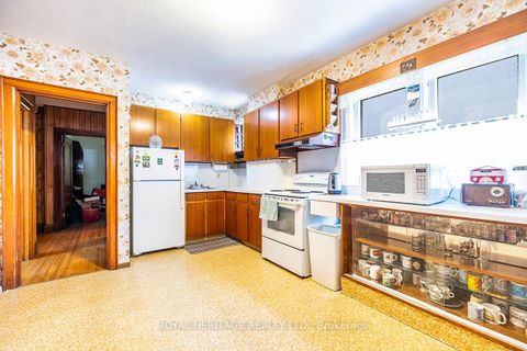 Photo 7 at 39 Kelsonia Avenue, Cliffcrest, Toronto