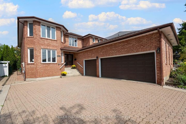 Photo 1 at 182 Oxford Street, Mill Pond, Richmond Hill