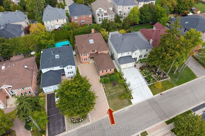 Photo 2 at 182 Oxford Street, Mill Pond, Richmond Hill