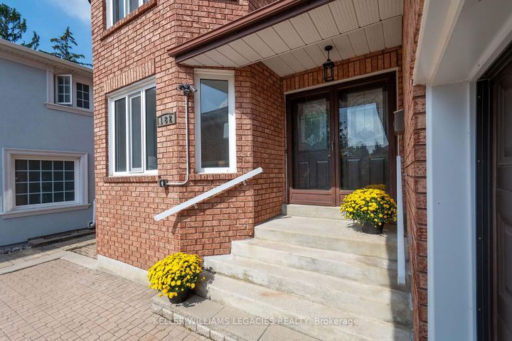 Photo 3 at 182 Oxford Street, Mill Pond, Richmond Hill