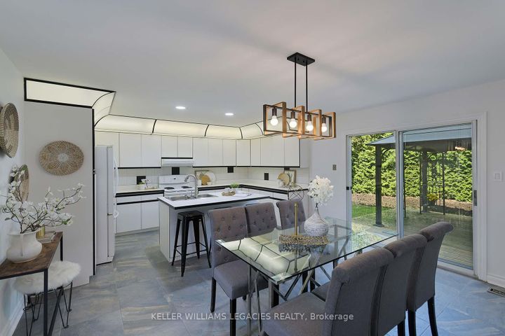 Photo 8 at 182 Oxford Street, Mill Pond, Richmond Hill