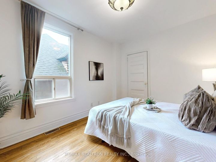 Photo 19 at 10 Lindsey Avenue, Dufferin Grove, Toronto
