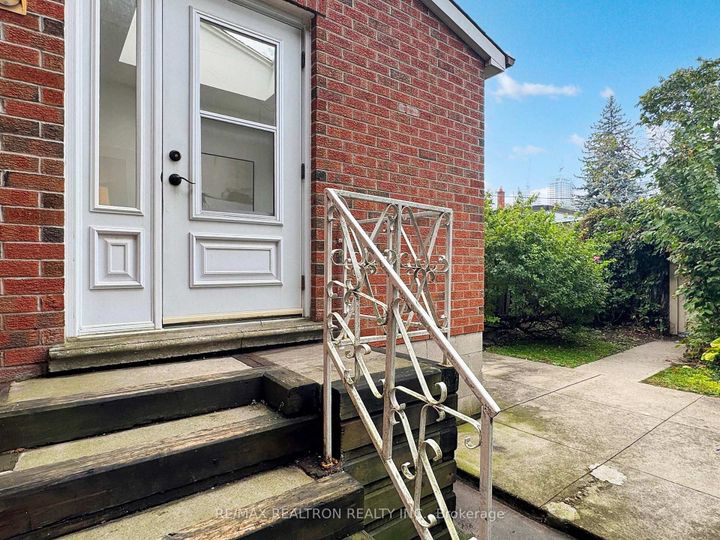 Photo 34 at 10 Lindsey Avenue, Dufferin Grove, Toronto
